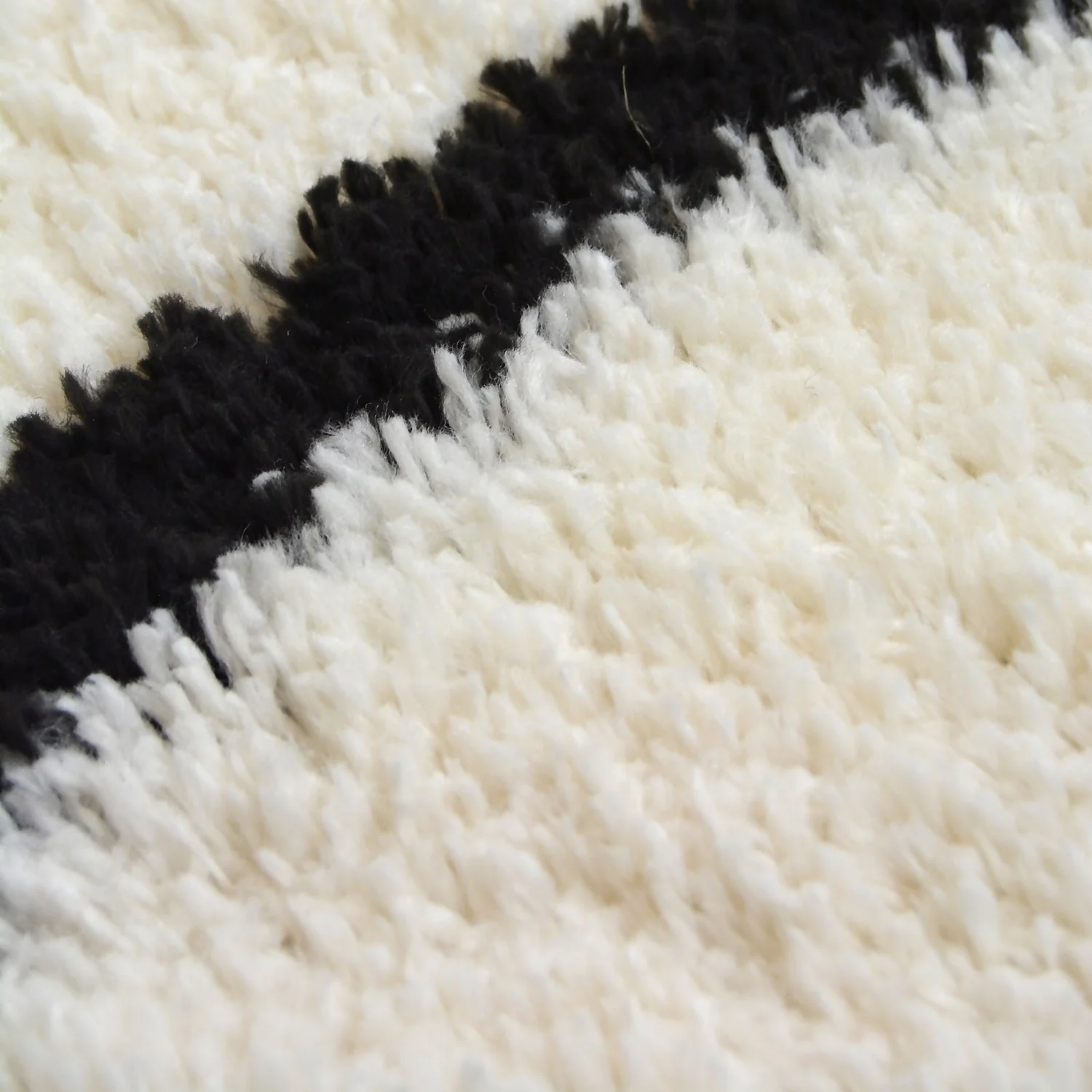 Snug Isobar Rug - Ivory & Black - 120x170cm - Image 4
